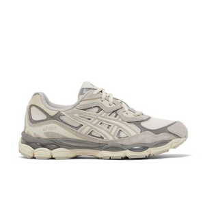 Asics GEL-NYC Oyster Grey vista laterale interna, tomaia in mesh e suede grigio chiaro con dettagli tono su tono